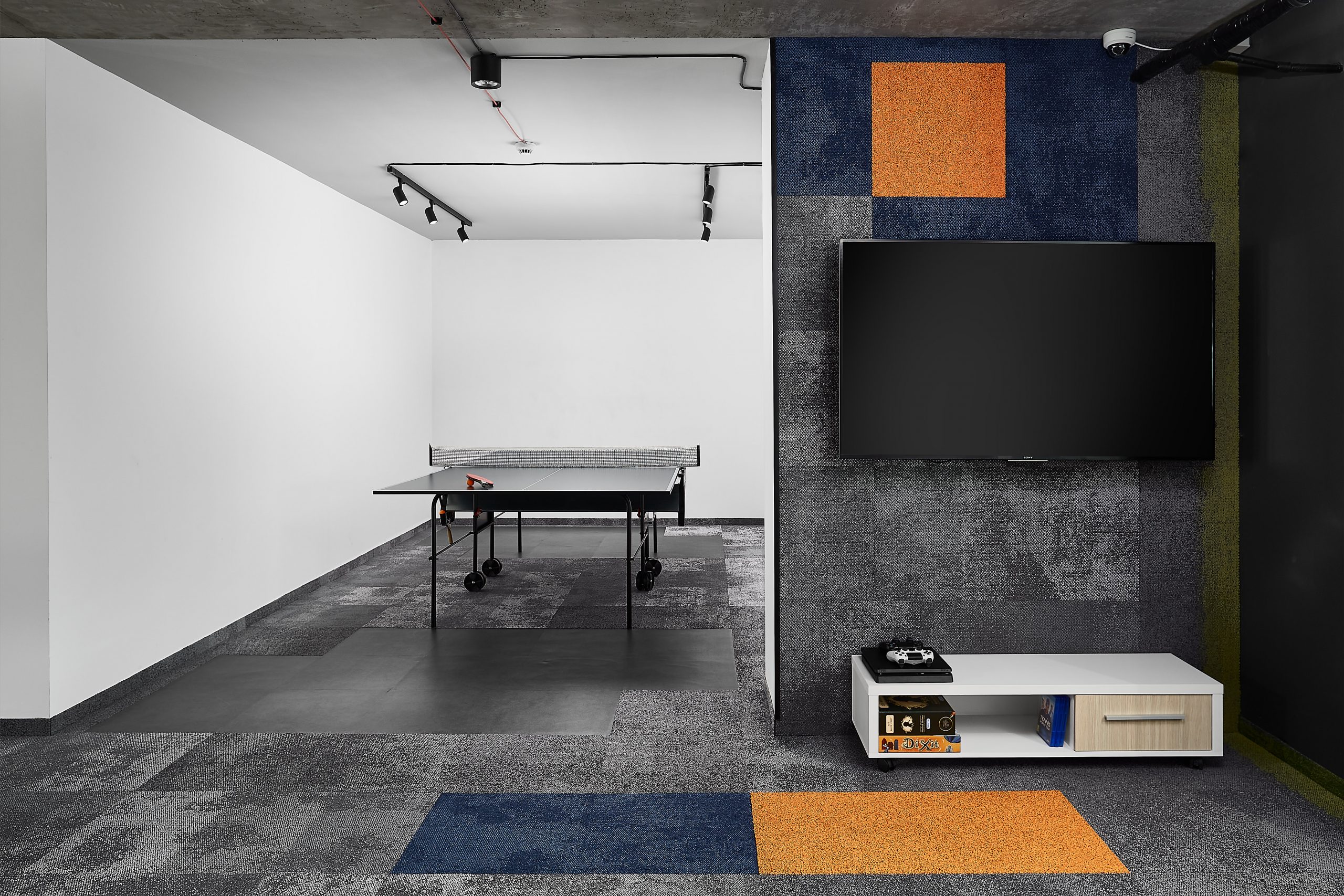 Photography for Delight Office Devsy 
Photo by Vase Amanito 

copyright © 2020 Vase AMANITO, All rights reserved