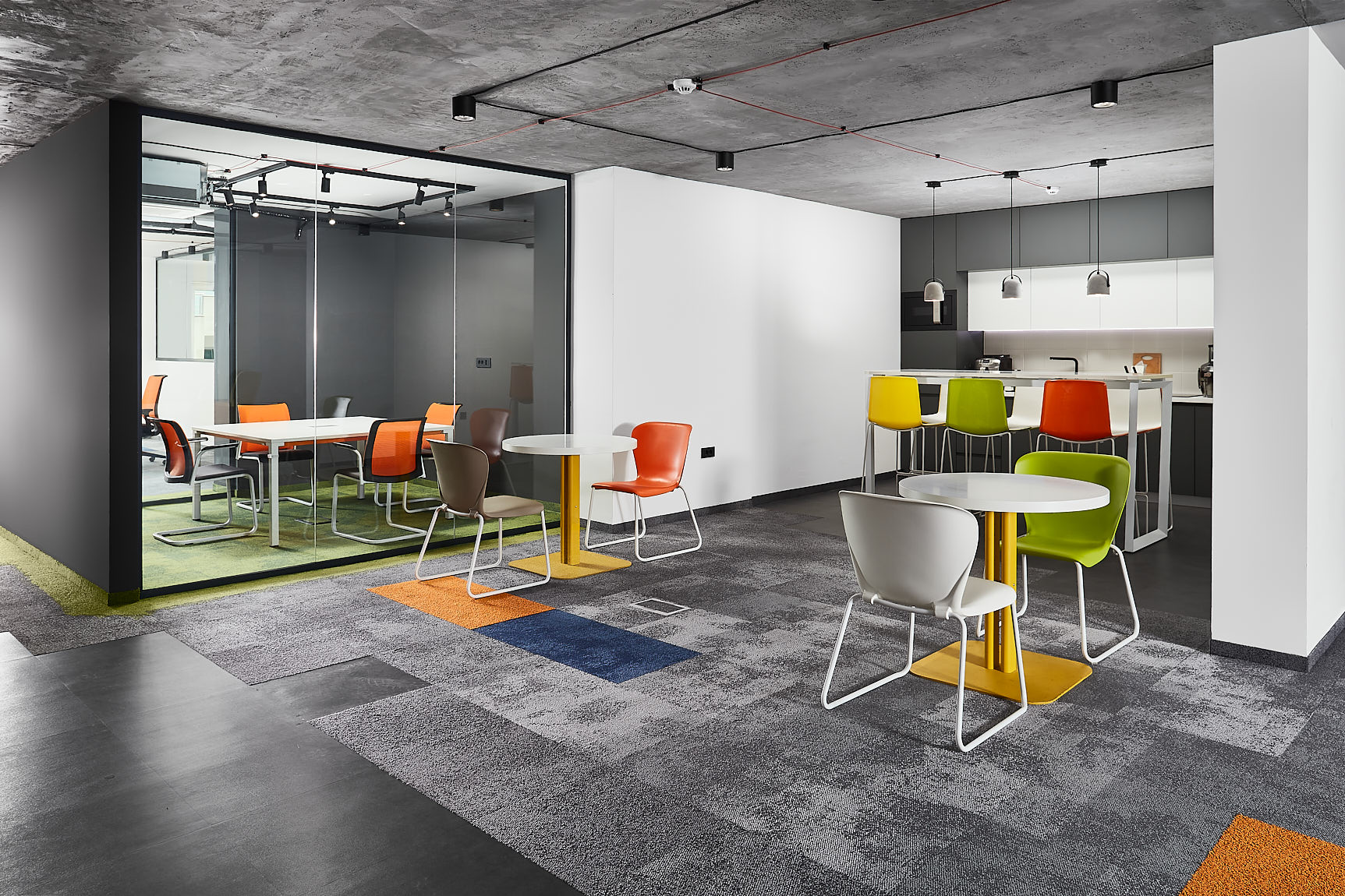 Photography for Delight Office Devsy 
Photo by Vase Amanito 

copyright © 2020 Vase AMANITO, All rights reserved